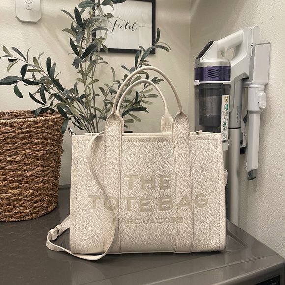 Marc Jacobs The Medium Leather Tote Bag With Wallet Set - Picture 13 of 15